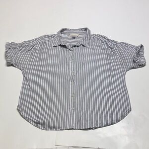 Universal Thread women’s button down short sleeve shirt size large